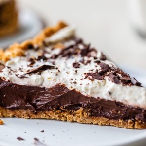HOW TO MAKE CHOCOLATE CREAM PIE | with chocolate avocado pudding