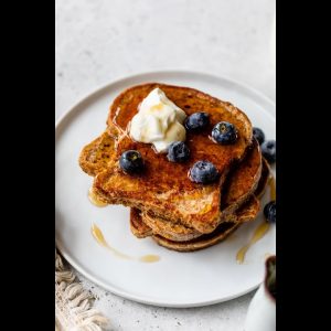 HIGH PROTEIN FRENCH TOAST | healthy breakfast idea #SHORTS #healthyrecipes